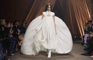 Alexander McQueen SS26: il ritorno del bumster tra paganesimo e liberazione