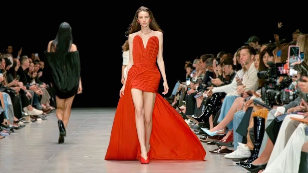 Stella McCartney Spring Summer 2026 Paris Fashion Week, Stella McCartney presenta Come Together: la sfilata che unisce innovazione e natura