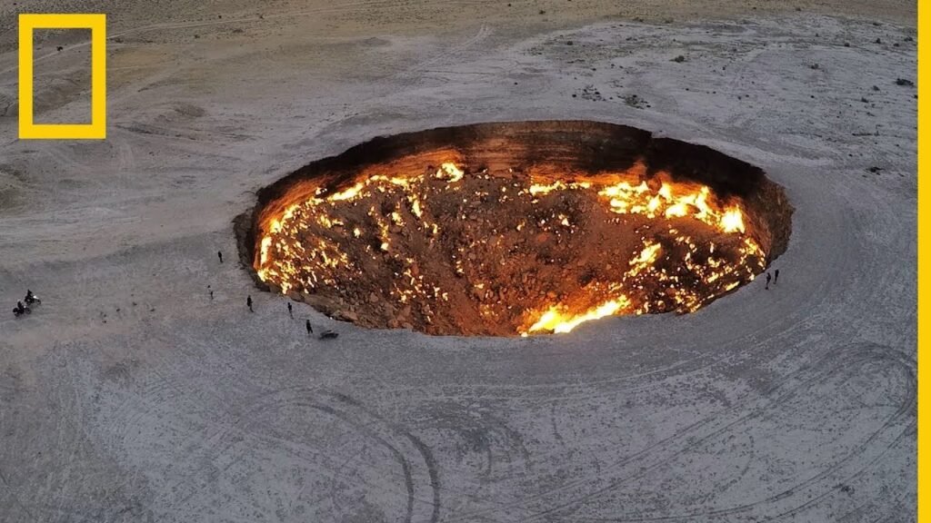 La porta dell'inferno nel deserto di Karakum in Kirghizistan noto anche come "Darvaza Crater" o "Cratere di Darvaza", La misteriosa “Porta dell’Inferno” in Kirghizistan: un fenomeno naturale affascinante