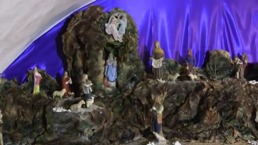 presepi Toirano Liguria, Toirano e i 180 presepi nei caruggi: viaggio nel borgo ligure dove il Natale è tradizione viva