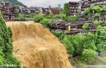Furong Ancient Town: il borgo millenario sulla cascata dello Hunan No News la rivista dell'ozio e della serendipità, Ozio e serendipità