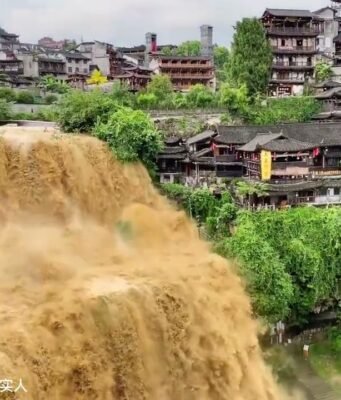 Furong Ancient Town: il borgo millenario sulla cascata dello Hunan