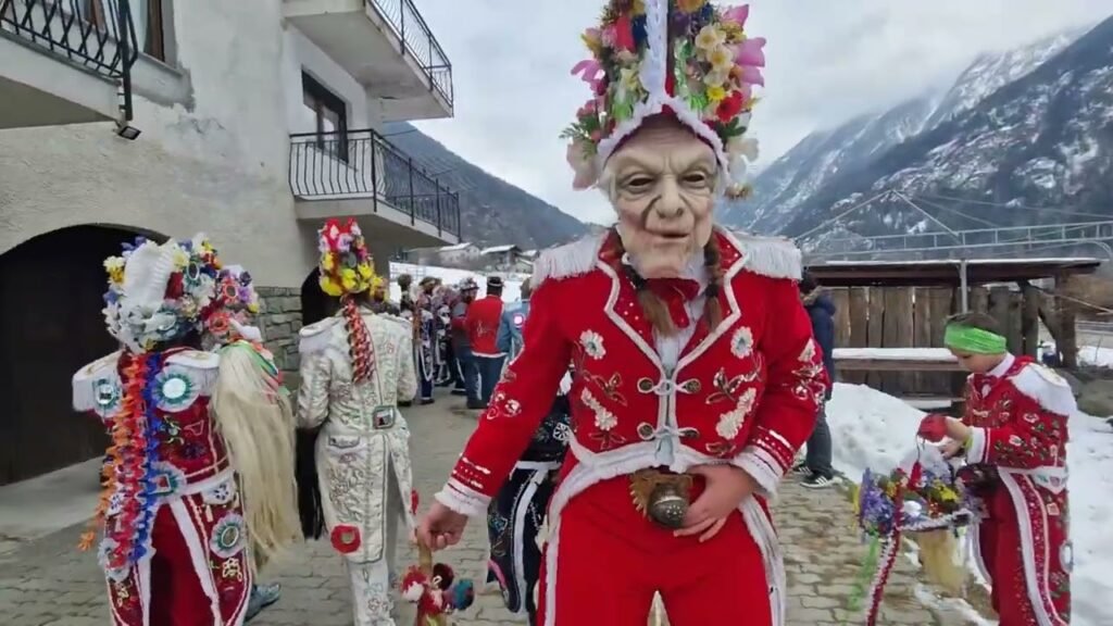 Carnevale Coumba Freida Valle d'Aosta, Tra maschere napoleoniche e neve alpina: il Carnevale della Coumba Freida