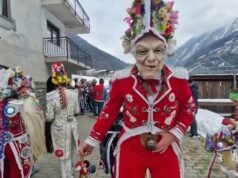 Tra maschere napoleoniche e neve alpina: il Carnevale della Coumba Freida