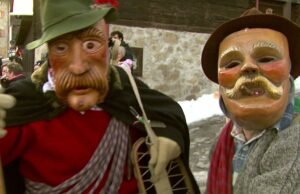 Carnevale di Sauris: maschere antiche e lanterne nel bosco delle Alpi Carniche