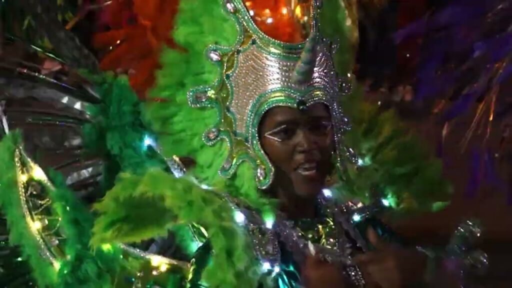 Carnevale Mindelo Capo Verde São Vicente, Carnevale di Mindelo a Capo Verde: dove l’Africa atlantica celebra la sua identità