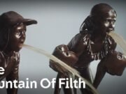 La “Fontana dell’Immondezza” di Londra e lo scandalo dei liquami britannici: quando l’arte denuncia il fallimento delle imprese idriche private