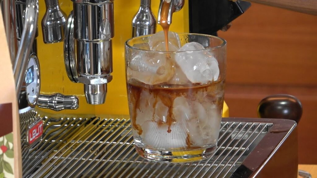 espresso tonic cos'è effetti caffeina storia origine, Espresso e acqua tonica: la bevanda che ha conquistato il mondo dalla Scandinavia ai social media