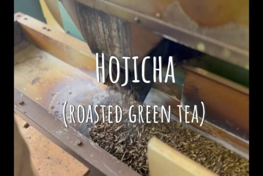 Un aroma che nasce dal fuoco: il fascino dell’hojicha, il tè tostato di Kyoto No News la rivista dell'ozio e della serendipità, Ozio e serendipità