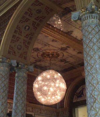 Dove l’arte si siede a tavola: il Victoria & Albert Museum e il café più antico del mondo museale