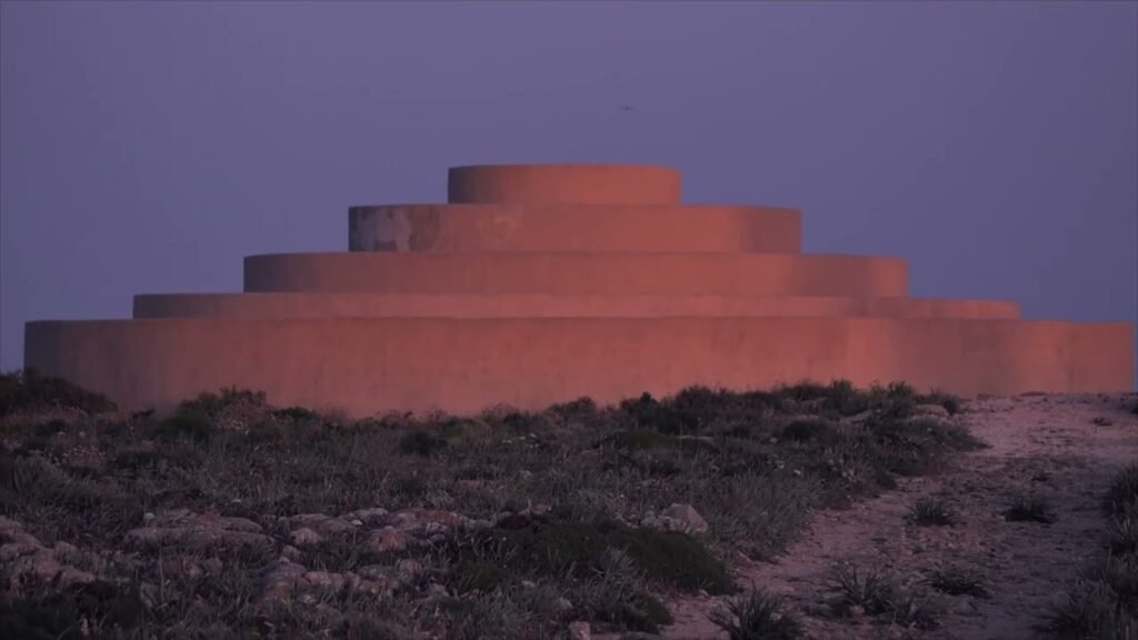 Voz do Mar Sagres installazione artistica camera sonora Portogallo, Voz do Mar a Sagres: l’installazione artistica che trasforma la voce dell’oceano in architettura sonora