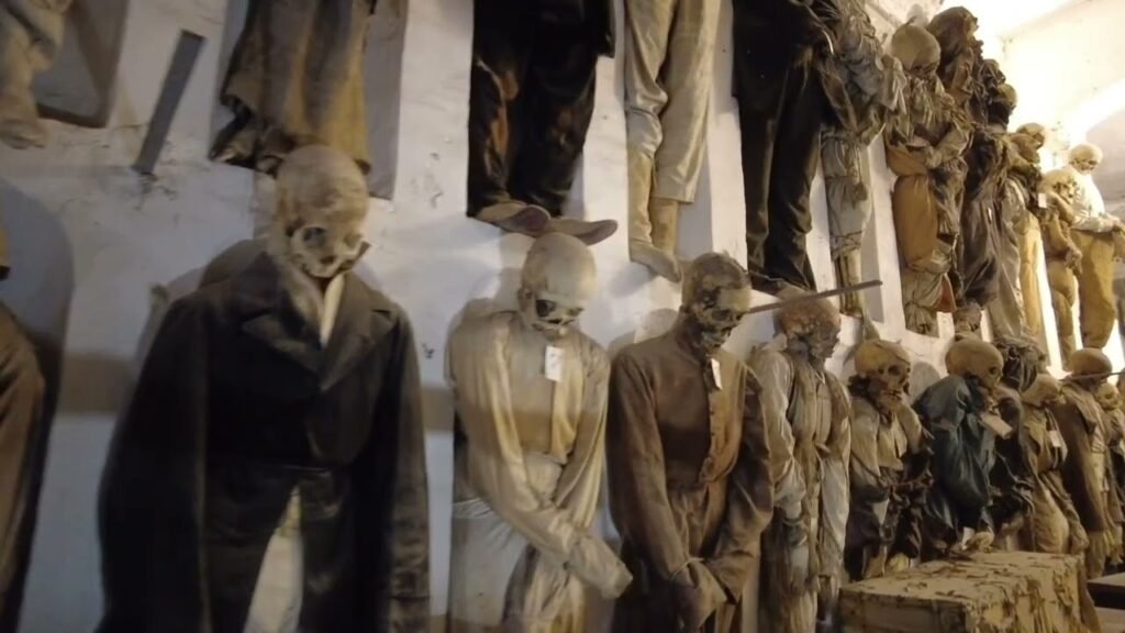 catacombe dei cappuccini palermo mummie rosalia lombardo, Sotto Palermo, dove i morti indossano ancora i loro abiti migliori