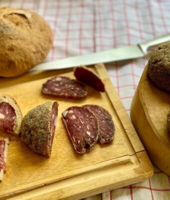 La Pitina IGP: il salume alpino nato dalla fame che ha conquistato il mondo del gusto