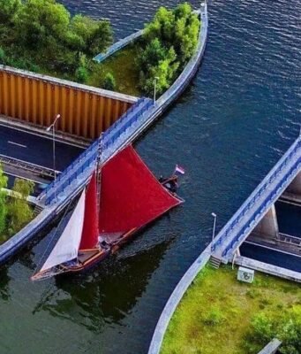 L’acquedotto Veluwemeer di Harderwijk: dove le barche navigano sopra le auto
