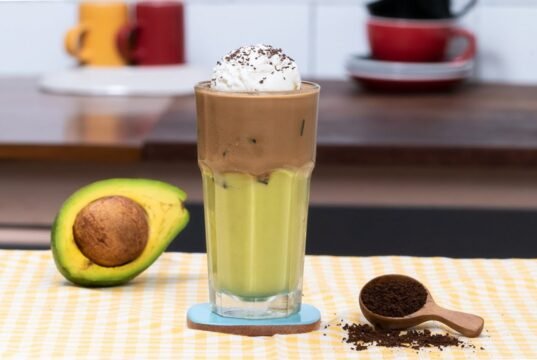 Avocado e caffè insieme nel bicchiere No News la rivista dell'ozio e della serendipità, Ozio e serendipità