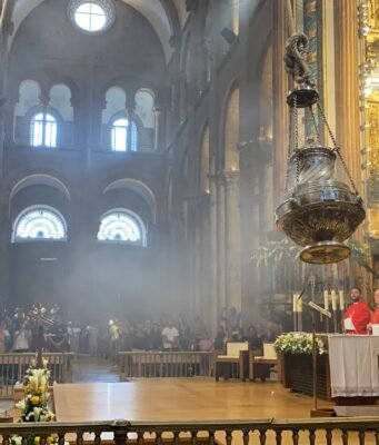 Il turibolo gigante che oscilla da 800 anni sopra le teste dei pellegrini di Santiago