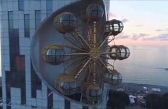 La ruota nel cielo: dentro la Batumi Tower, il grattacielo con la ruota panoramica integrata nella facciata No News la rivista dell'ozio e della serendipità, Ozio e serendipità