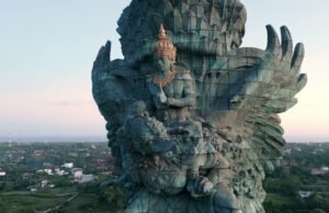 Garuda Wisnu Kencana: il colosso di pietra e rame che veglia su Bali