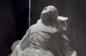 Marmo che respira: il Cristo deposto di Albino Sirsi nella chiesa neogotica di Roma