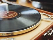 I listening bar più cool di Milano: dove la musica incontra l’alta mixology
