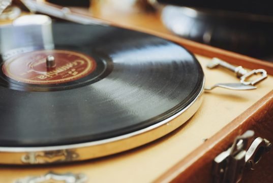 I listening bar più cool di Milano: dove la musica incontra l’alta mixology No News la rivista dell'ozio e della serendipità, Ozio e serendipità