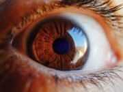 Lenti a contatto contro la depressione: i ricercatori coreani usano la retina per stimolare il cervello