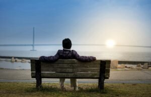 Sedentarietà intelligente: perché leggere protegge il cervello mentre la TV lo danneggia