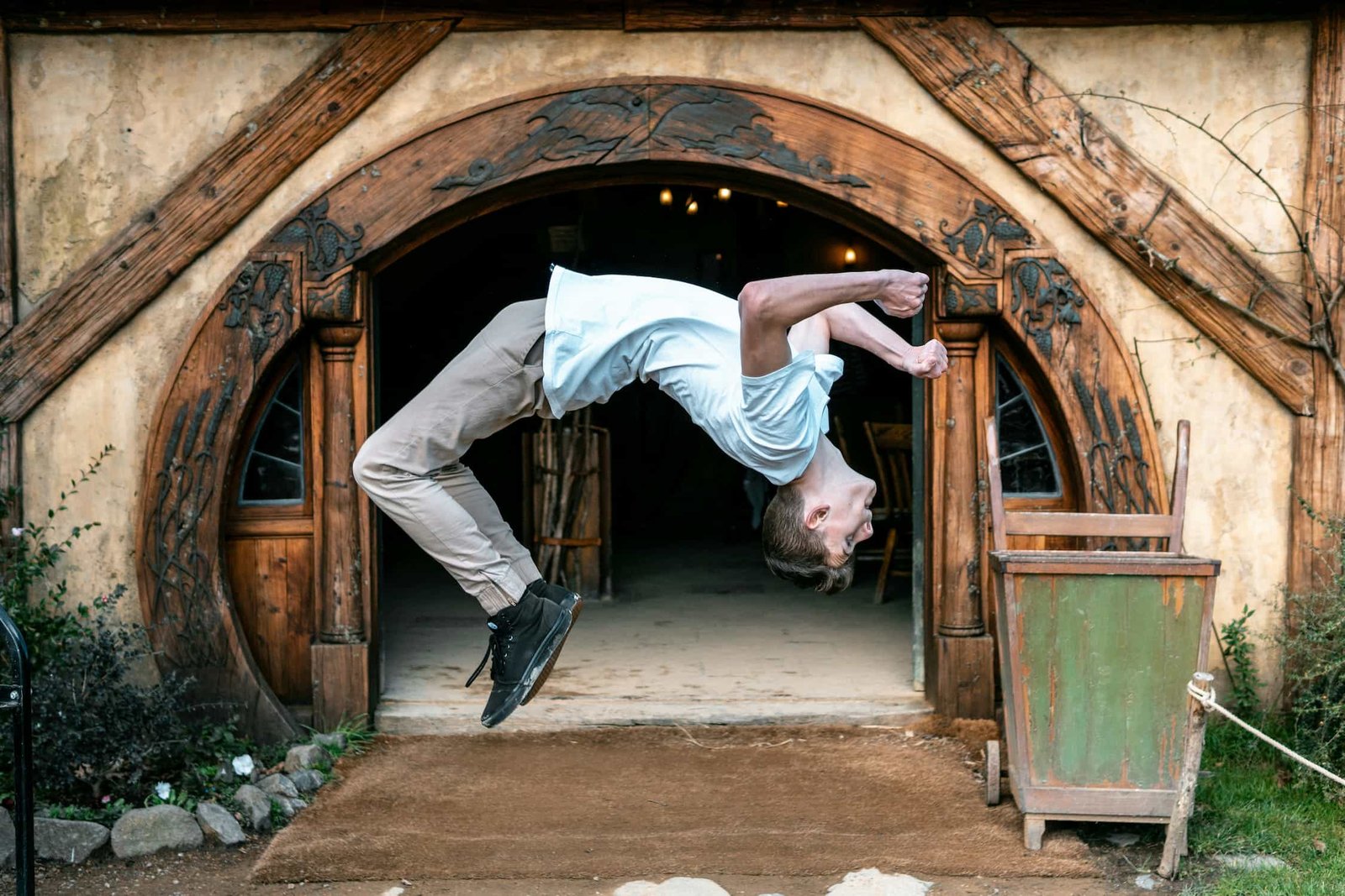 parkour over 60 a singapore gli anziani si allenano a cadere e a rialzarsi da Nonewsmagazine.com parkour over 60 a singapore gli anziani si allenano a cadere e a rialzarsi
