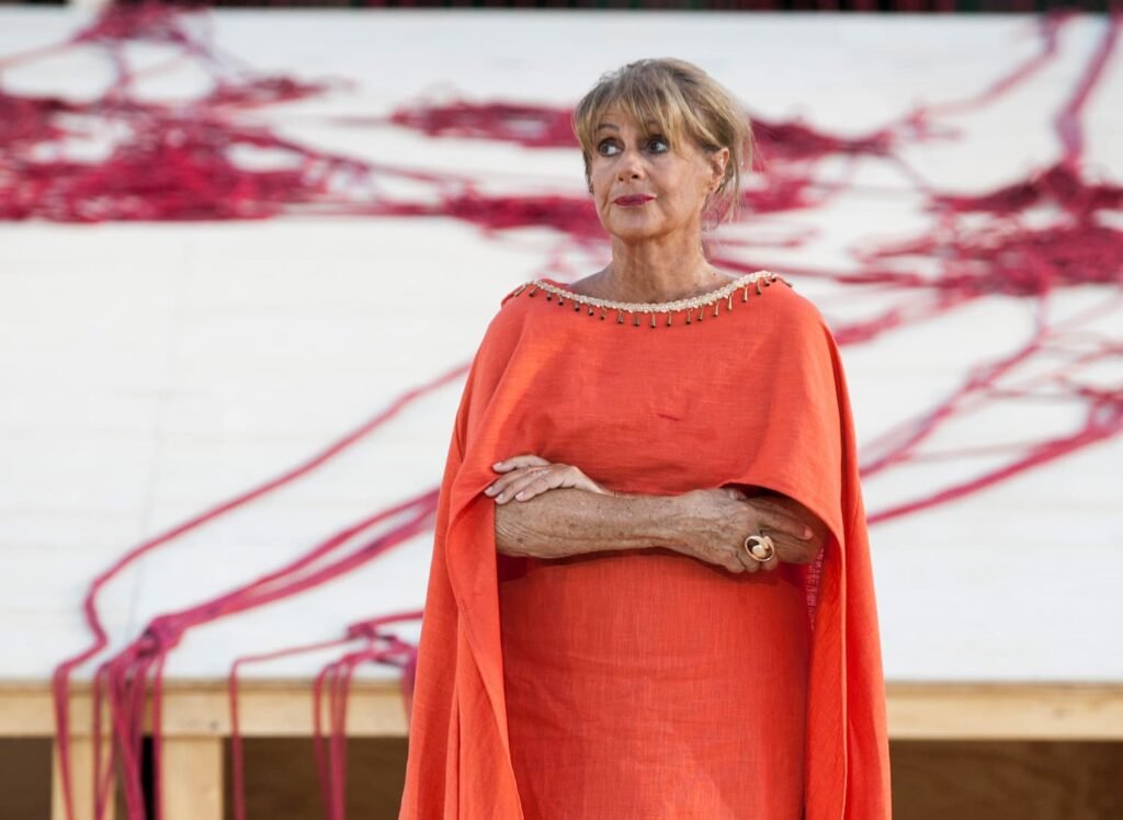 Lisistrata Teatro Carcano Milano, Lisistrata al Teatro Carcano di Milano: la commedia di Aristofane contro la guerra