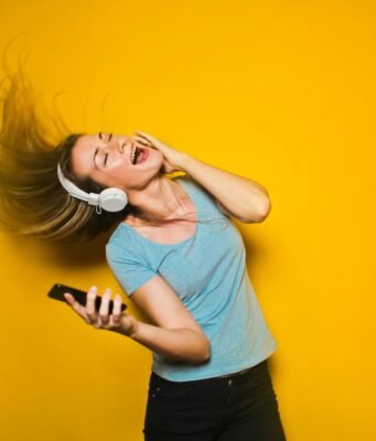 #Musica e felicità: le 10 canzoni che secondo la scienza migliorano l’umore