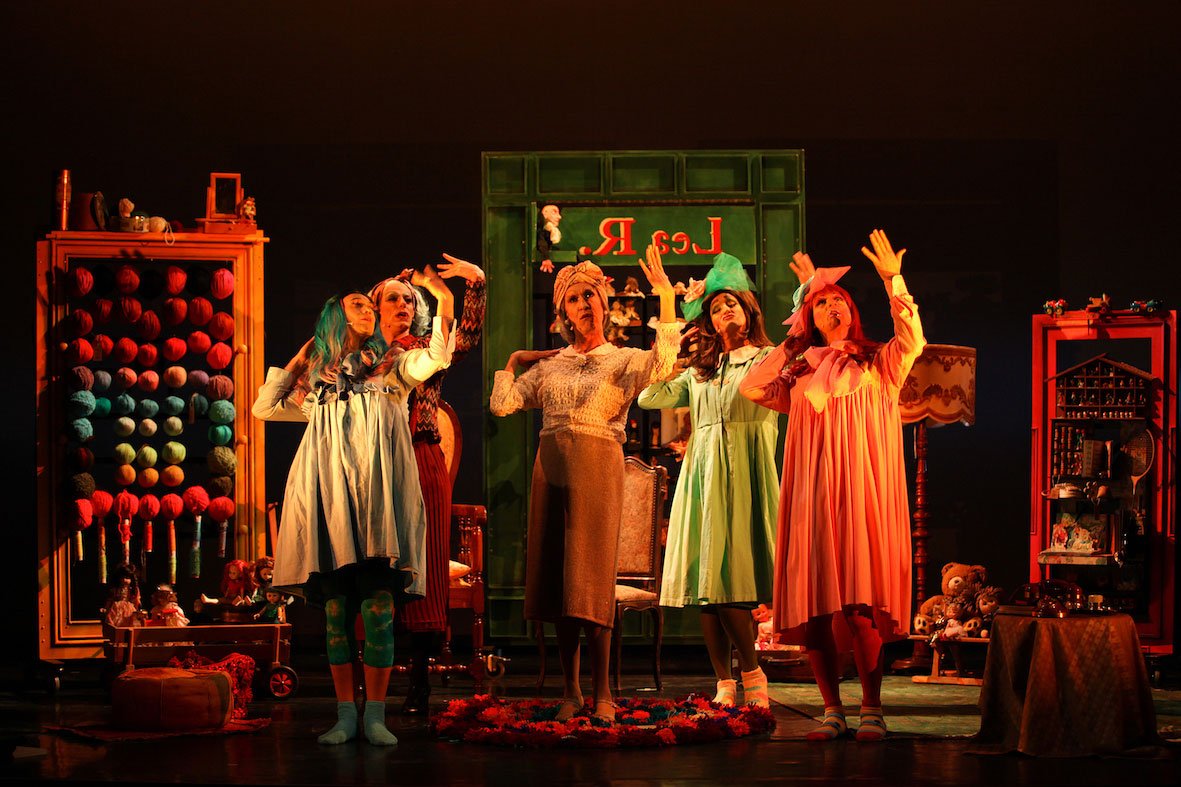 #Queen Lear: bizzarri personaggi si aggirano per il Carcano #Queen Lear: bizzarri personaggi si aggirano per il Carcano