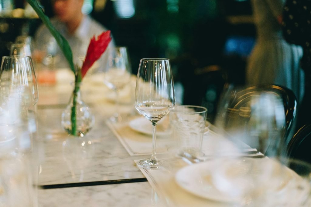 ristoranti di design vincitori del Prix Versailles 2025, Prix Versailles 2025: viaggio tra i sedici tempi del gusto che ridefiniscono l&#8217;architettura gastronomica mondiale