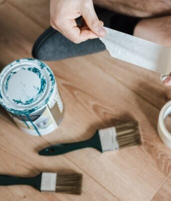 Ristrutturare casa a Milano: perché coordinare idraulici, elettricisti e muratori è diventato il vero collo di bottiglia dei cantieri privati