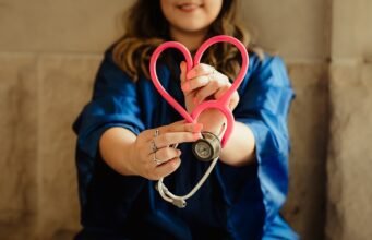 Un cuscino, uno smartphone e quindici minuti: così si impara a salvare una vita No News la rivista dell'ozio e della serendipità, Ozio e serendipità
