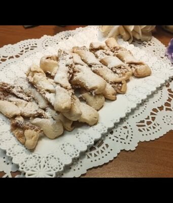 Gli ‘nfasciateddi di Agira: i biscotti siciliani con mandorle e miele della tradizione ennese