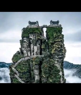 Fanjingshan, dove la roccia tocca il cielo e la natura sfida il tempo