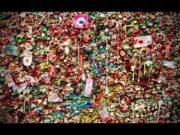 Il muro più appiccicoso del mondo: perché il Gum Wall di Seattle non smetterà mai di sorprendervi