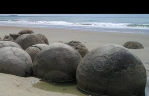 I Moeraki Boulders: le misteriose pietre rotonde dalla Nuova Zelanda