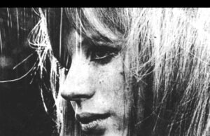 Marianne Faithfull: voce indomita delrock che ha sfidato ogni convenzione
