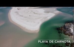 Praia de Carnota: dove l’oceano danza con stelle di luce blu