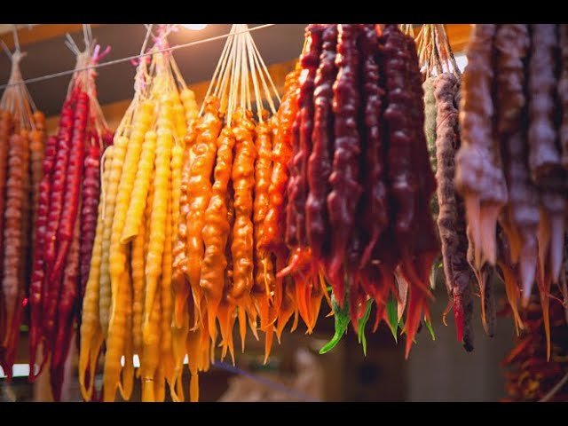 Churchkhela: il dolce tradizionale georgiano che ha nutrito i guerrieri per secoli Churchkhela: il dolce tradizionale georgiano che ha nutrito i guerrieri per secoli