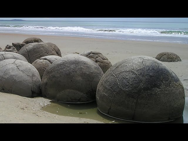 le misteriose pietre sulle coste della Nuova Zelanda: le Moeraki Boulders, I Moeraki Boulders: le misteriose pietre rotonde dalla Nuova Zelanda