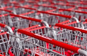 Da polli arrosto a lingotti di oro, argento e platino, la nuova spesa al supermercato