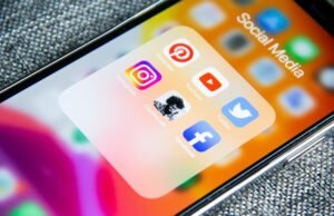 Come liberarsi dai social media per riconquistare il tempo e la libertà mentale