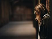 Anuptafobia: la fobia segreta che ci spinge ad amare per paura, non per scelta