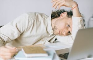 Allarme burnout, a livello globale colpisce il 22% dei dipendenti, soprattutto i più giovani