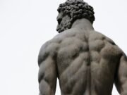 Pietra, acciaio e potere: le statue colossali che sfidano il tempo e riscrivono la storia
