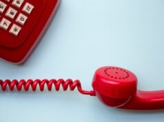 Il telefono squilla durante la cena, ma da oggi la legge cambia faccia