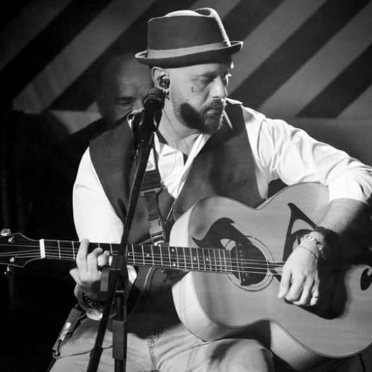 #Tesha: storia di un padre, marito e cantautore