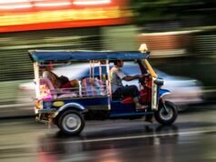 Il tuktuk, 200 anni di storia su tre ruote: come un veicolo giapponese ha conquistato il mondo